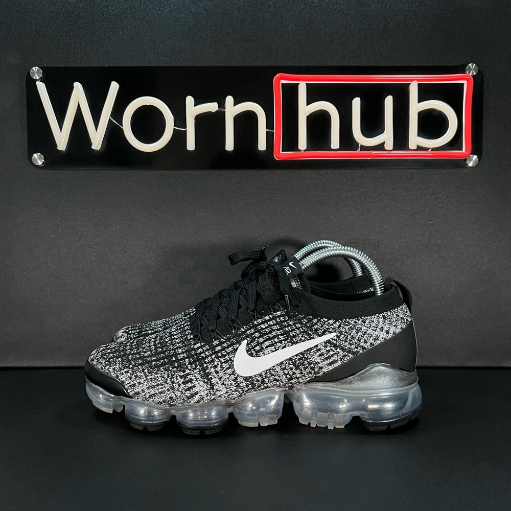 Nike Air Vapormax Flyknit 3 ‘Oreo’ •  AJ6910-001 • Black/White • Women’s Size 8